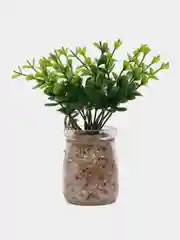 Зеленый цветок искусственный в стеклянном горшке