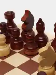 Шахматы деревянные обиходные, лакированные, с доской