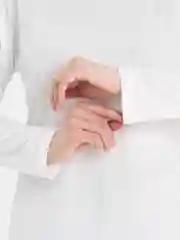 Черный лонгслив женский