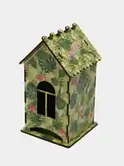 Лесной зеленый деревянный чайный домик