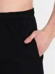 Белый мужской спортивный костюм: футболка, шорты