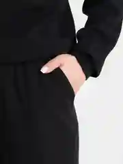 Черный женский спортивный костюм: свитшот и штаны