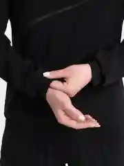 Черный женский спортивный костюм: свитшот и штаны