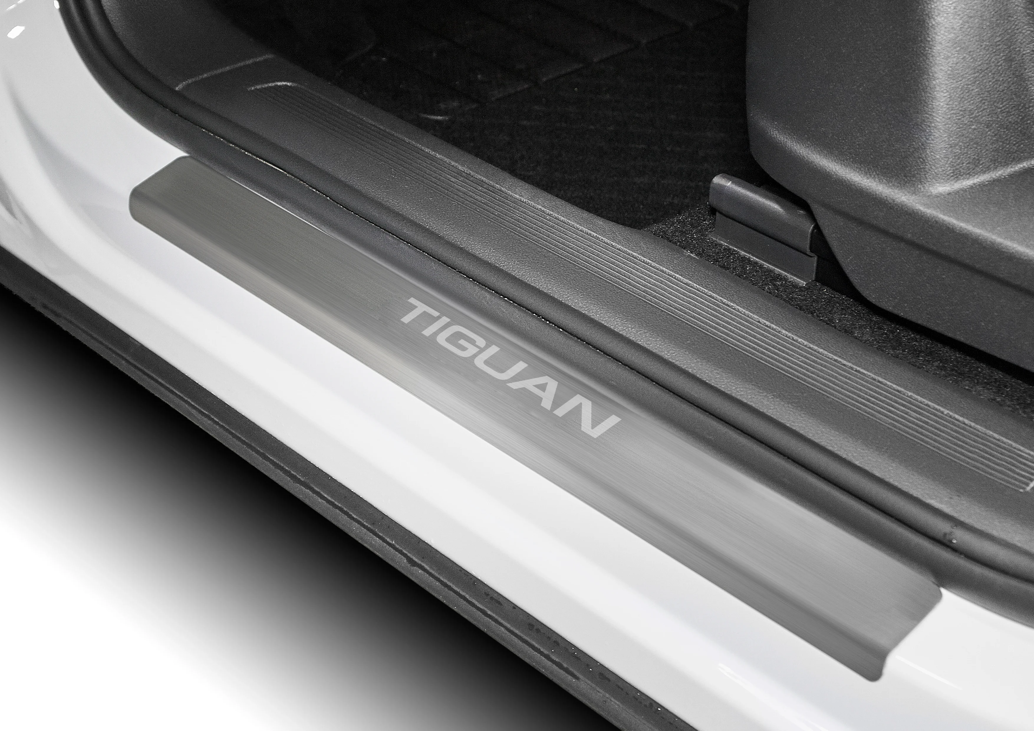 Накладки на пороги AutoMax для Volkswagen Tiguan II 2016-2020 2020-н.в., 4 шт., AMVWTIG01