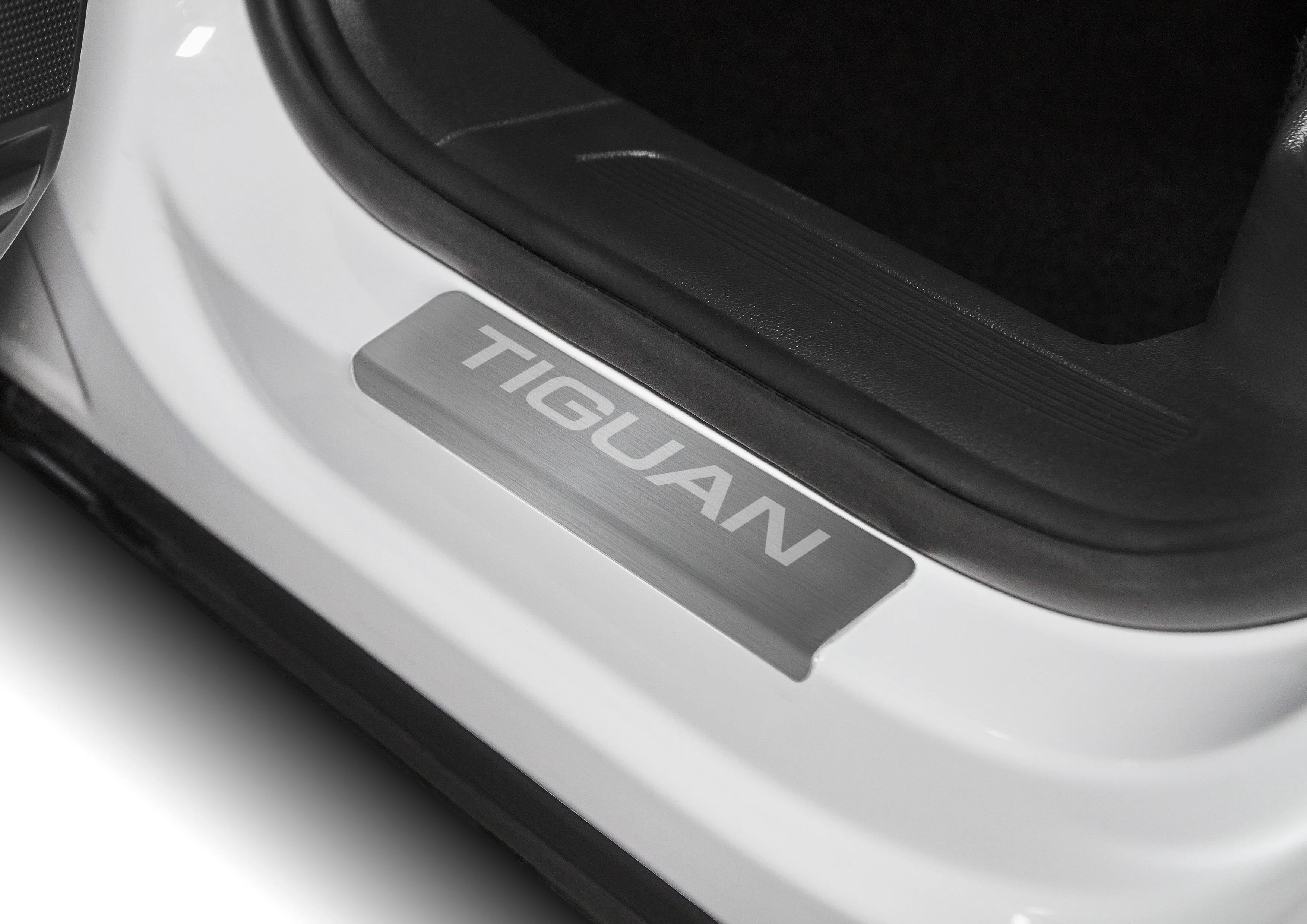 Накладки на пороги AutoMax для Volkswagen Tiguan II 2016-2020 2020-н.в., 4 шт., AMVWTIG01