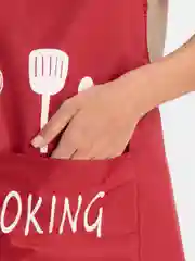 Красный фартук кухонный универсальный, рабочий