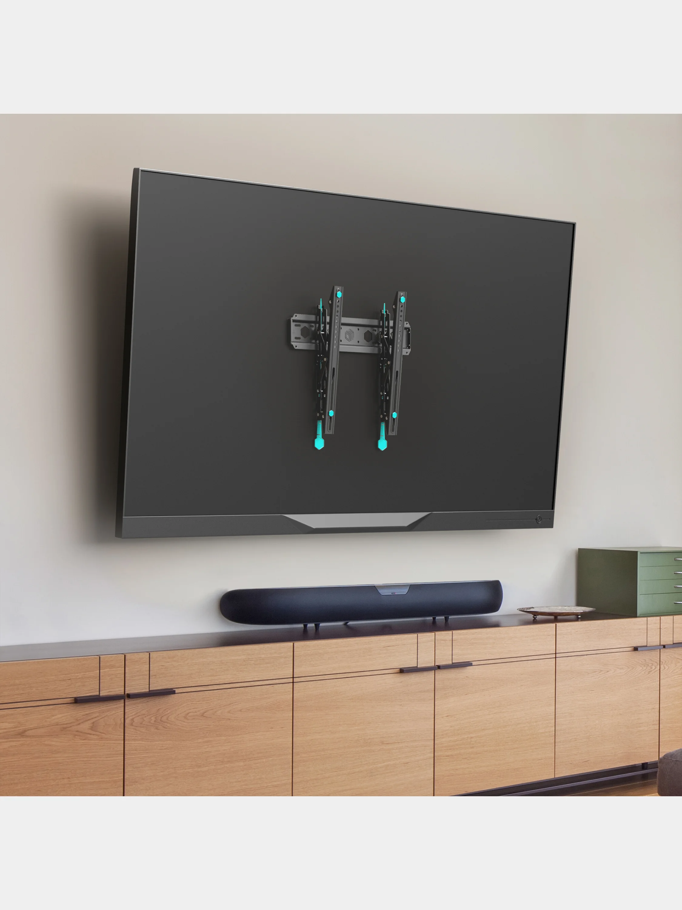Черный кронштейн для телевизора 32"-70" ONKRON TM5, наклонный, до 60 кг, черный
