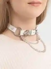 Белый чокер на шею кожаный с подвесками