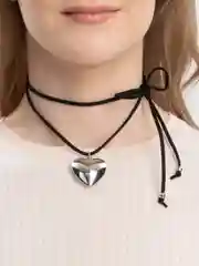Чокер черный с сердцем