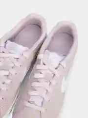 Розовый кроссовки женские Nike Court Royale