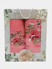 Кораллово-розовый набор полотенец(2в1).упакован в подарочную коробку.Состав ткани-МАХРА(хлопок 100%)