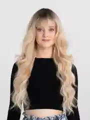 Бежевый парик длинный волнистый с челкой