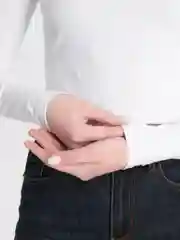 Белый женский базовый лонгслив кроп топ из хлопка