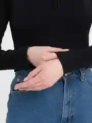 Черный топ укороченный, с молнией, лонгсливы