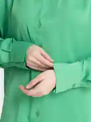 Зеленый рубашка женская, однотонная