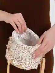 Бежевый женская маленькая соломенная сумка
