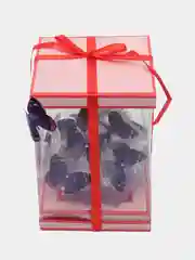 Фиолетовый коробка с бумажными бабочками и подсветкой
