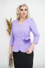 Лавандовый женский костюм жакет с юбкой