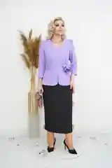 Лавандовый женский костюм жакет с юбкой