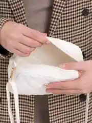 Белый сумка женская через плечо из полиуретана