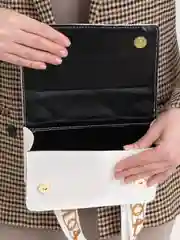 Белый сумка женская через плечо из полиуретана