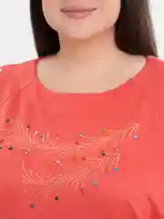Коралловый женский костюм с рисунком
