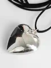 Чокер с сердцем на шнурке