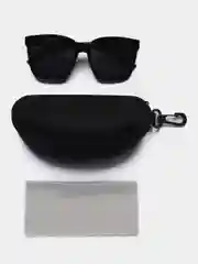 Солнцезащитные очки черные женские