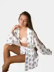 Костюм в пижамном стиле, шорты с разрезами и рубашка кимоно , пижама женская двойка
