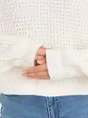 Белый свитер женский, вязаный