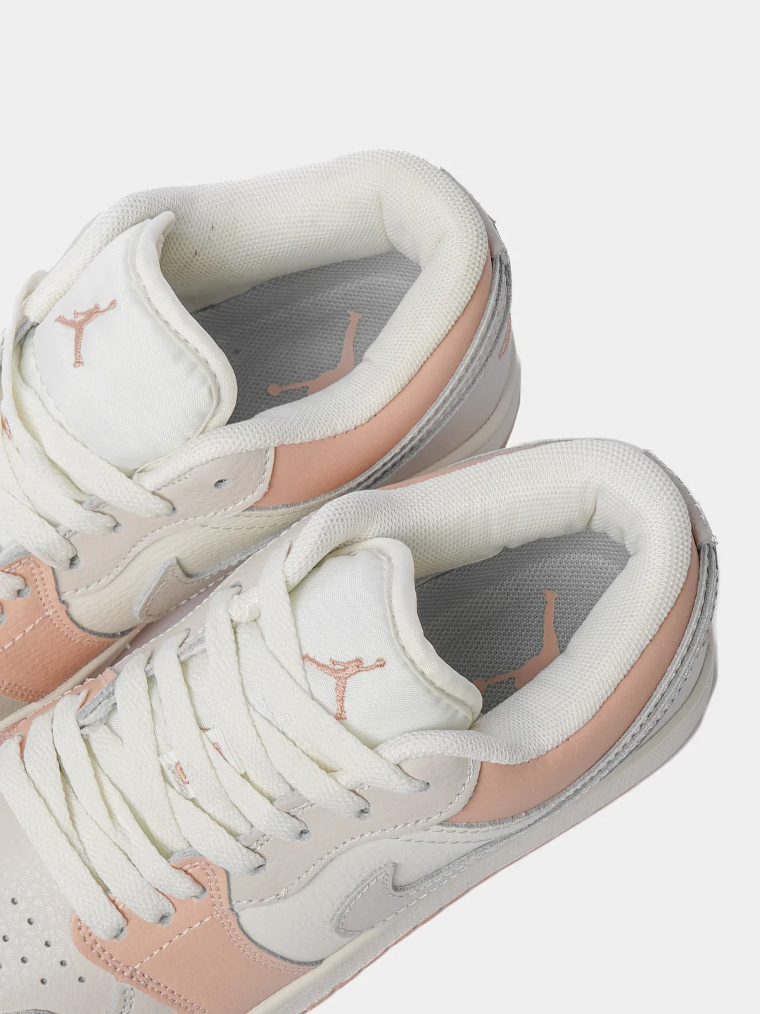 Бежевый кроссовки женские c логотипом Nika Air Jordan 1 low