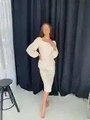 Длинное облегающее женское платье