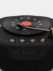 Белый беспроводная портативная Bluetooth  колонка, с радио и 12 звуковых эффектов