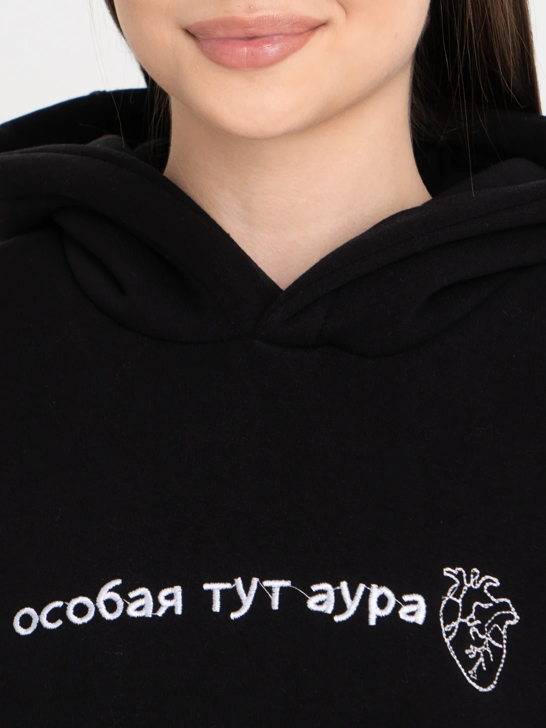 Молочный худи с вышивкой на флисе