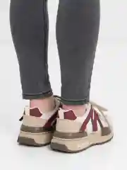Багровый кроссовки женские