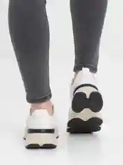 Кроссовки женские