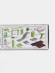 Зеленый парковка со спецтехникой