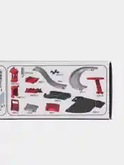 Красный парковка со спецтехникой