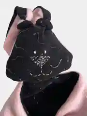 Черный игрушка комфортер как атрибут для фотосессии