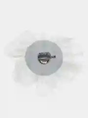 Белый брошь цветок из ткани