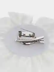 Бежевый брошь цветок из ткани