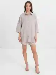 Белый женский льняной костюм с шортами
