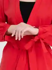 Алый костюм изо льна летний