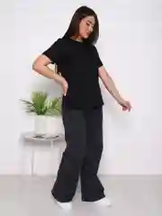 Черный футболка "Джуди"