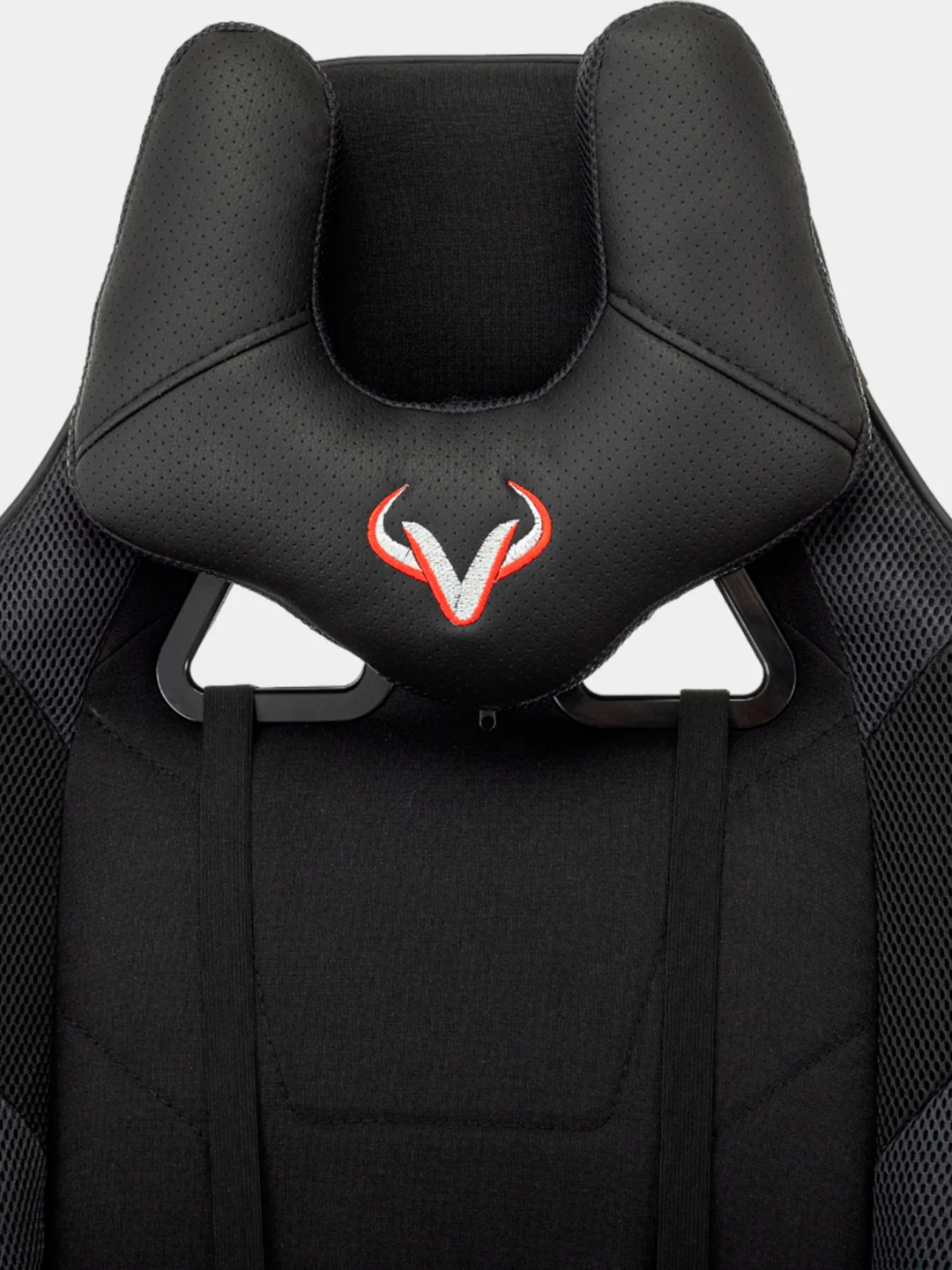 Черный кресло компьютерное игровое "Бюрократ" Zombie Viking 4 Aero