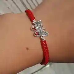 Алый плетеный браслет