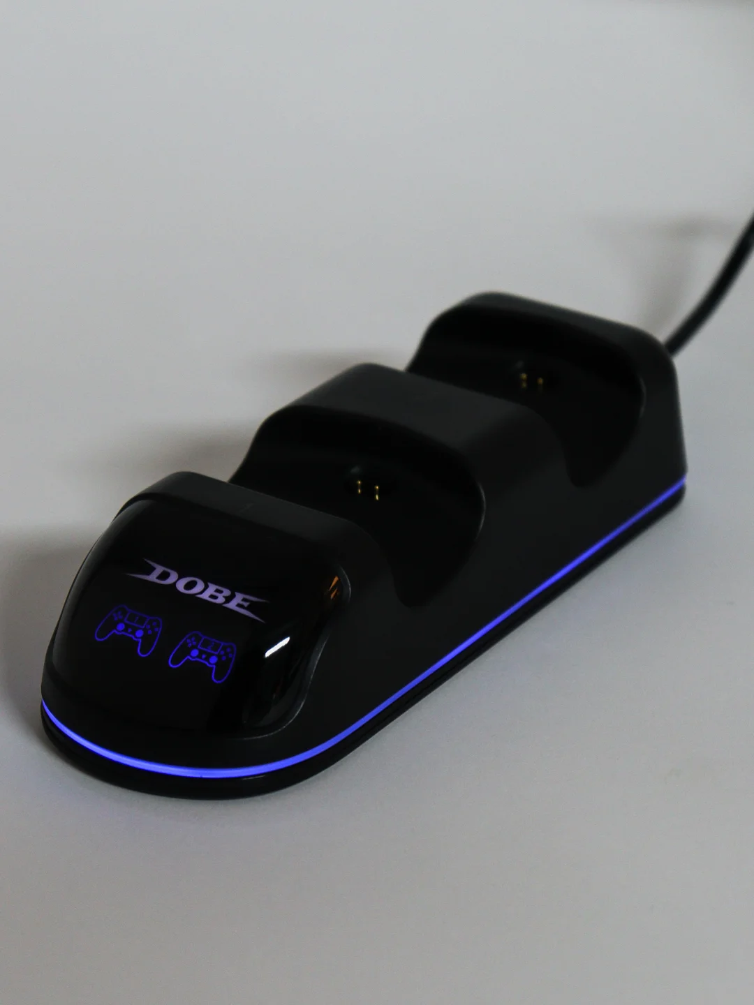 Угольный зарядная станция зарядка для геймпадов PS4 Dual Charging Station TP4-002 / DOBE TP4-18125