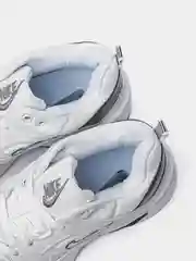 Белый женские кроссовки с логотипом Nike m2k tekno