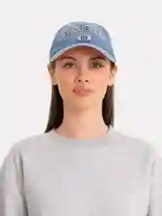 Бейсболка женская с надписью BASIC