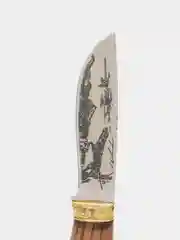 Серый нож охотника  с рисунком